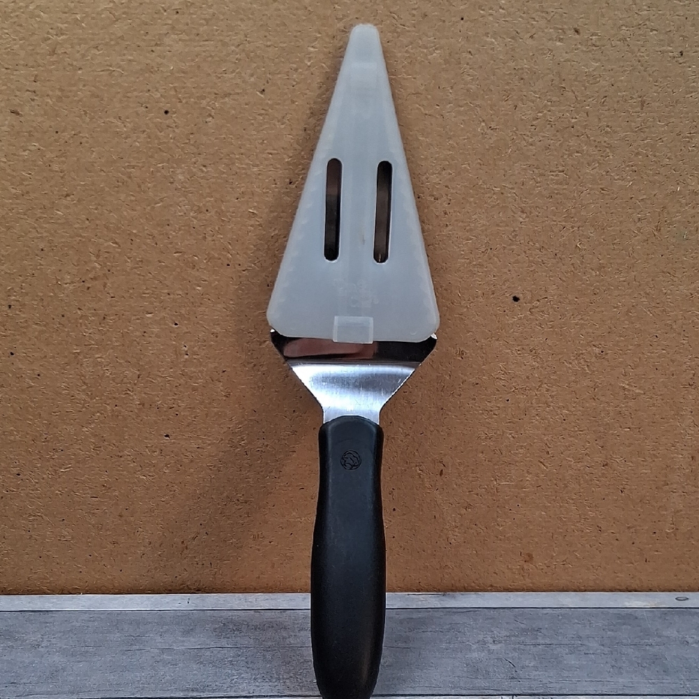 Pampered Chef Slice N Serve with Protective Cover